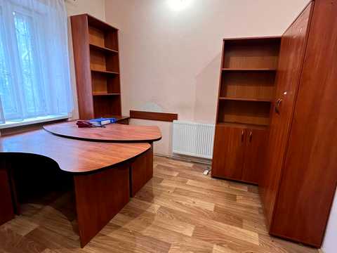 комерційна за адресою Тролейбусна вул., 7