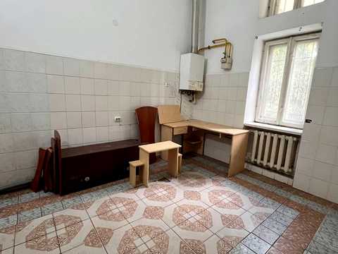 комерційна за адресою Тролейбусна вул., 7