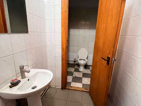 комерційна за адресою Тролейбусна вул., 7