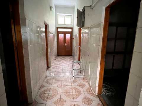 комерційна за адресою Тролейбусна вул., 7