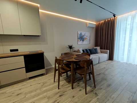 квартира за адресою Салютна вул., 2к18