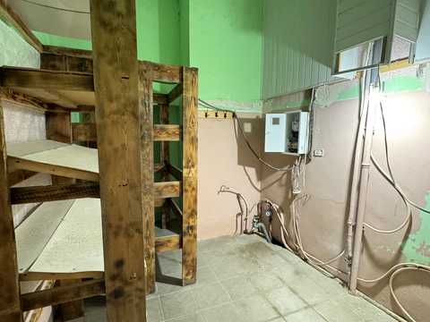 комерційна за адресою Хотинська вул., 4д