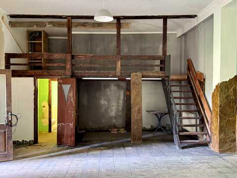 комерційна за адресою Хотинська вул., 4д