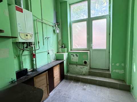 комерційна за адресою Хотинська вул., 4д