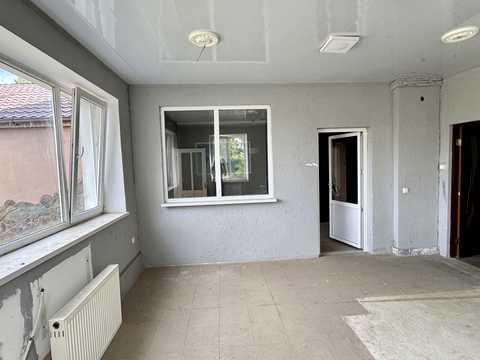 комерційна за адресою Хотинська вул., 4д
