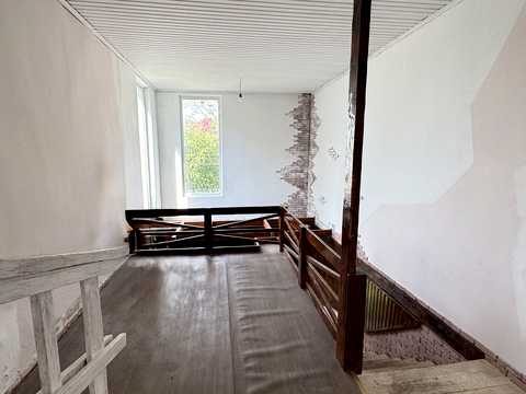 комерційна за адресою Хотинська вул., 4д