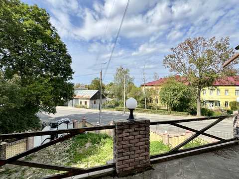 комерційна за адресою Хотинська вул., 4д