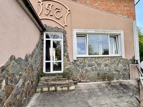 комерційна за адресою Хотинська вул., 4д