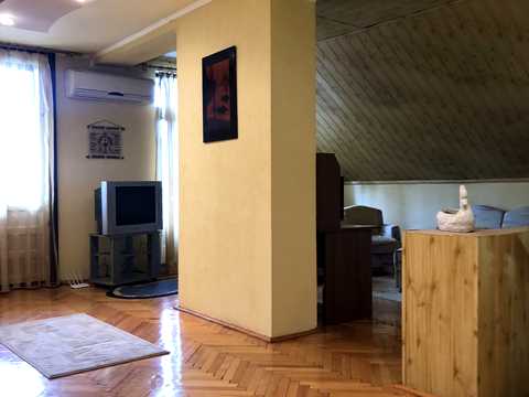 будинок за адресою Дмитра Яворницького вул., 4