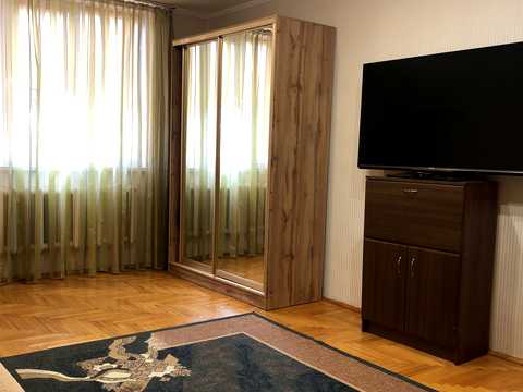 будинок за адресою Дмитра Яворницького вул., 4