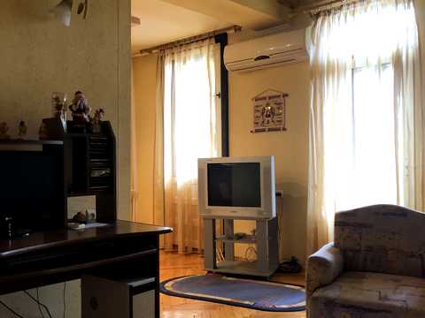 будинок за адресою Дмитра Яворницького вул., 4
