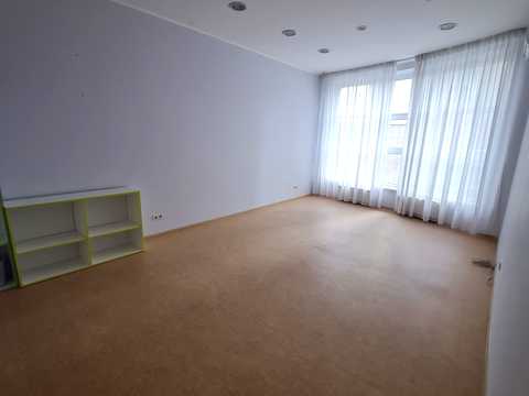 комерційна за адресою Генерала Шаповала вул. (Механізаторів), 2б