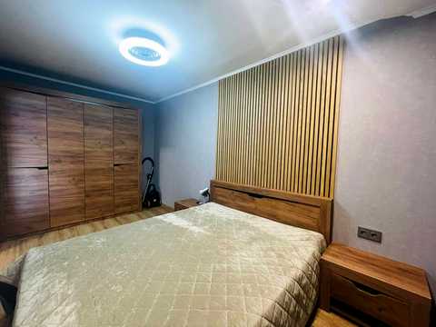 квартира за адресою Набережно-Хрещатицька вул., 11