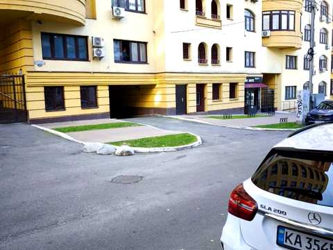 паркомісце за адресою Полтавська вул., 13