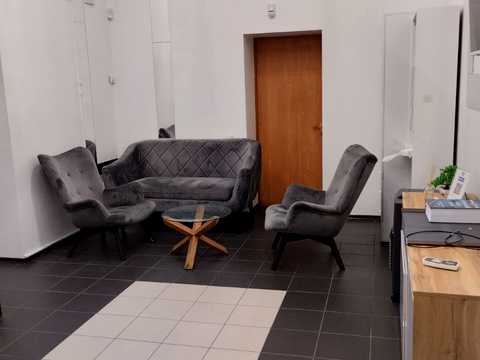 комерційна за адресою Хмельницька вул., 10