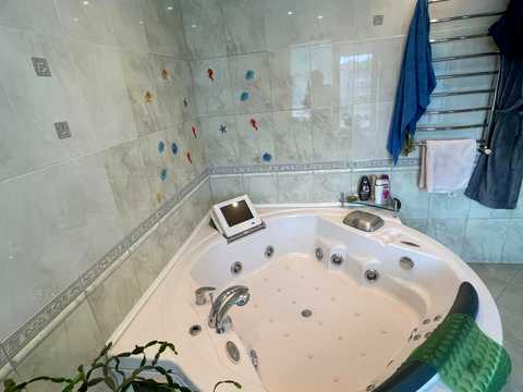 будинок за адресою 28-ма Лінія вул., 18