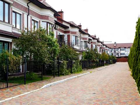 будинок за адресою с. Петропавлівська Борщагівка, Фізкультурний пров., 5