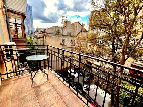 квартира за адресою Басейна вул., 3