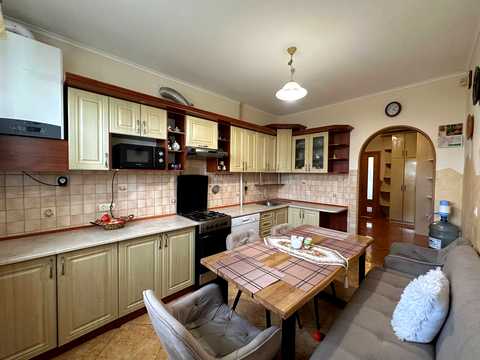 квартира за адресою Степана Бандери вул., 10-В