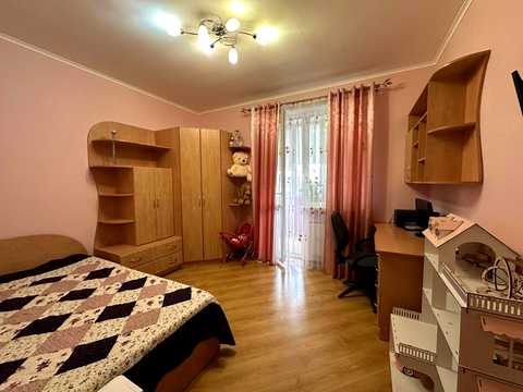квартира за адресою Степана Бандери вул., 10-В
