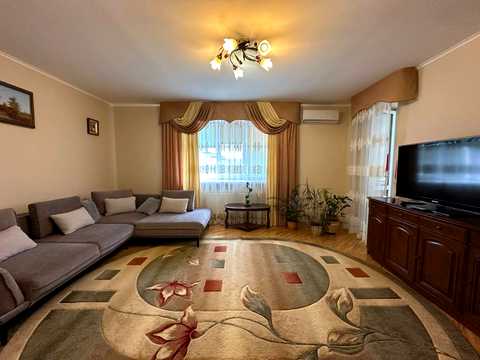 квартира за адресою Степана Бандери вул., 10-В