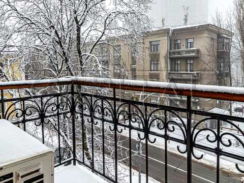 комерційна за адресою Шовковична вул., 7-А