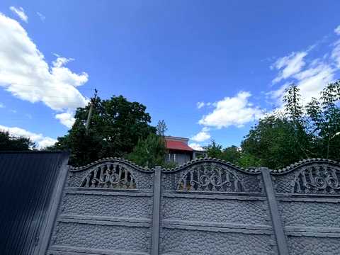 будинок за адресою с. Дніпрове, центральна, 3
