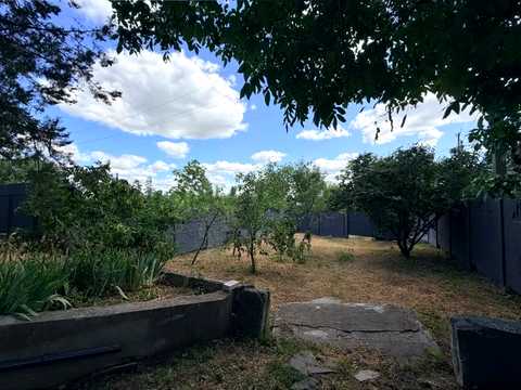будинок за адресою с. Дніпрове, центральна, 3