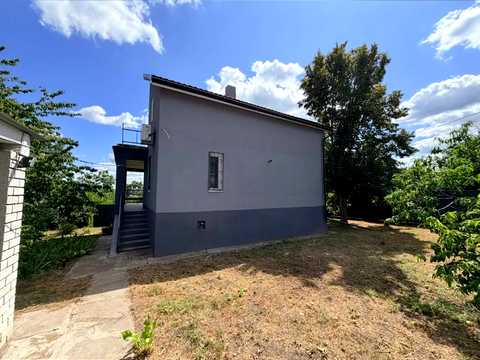 будинок за адресою с. Дніпрове, центральна, 3