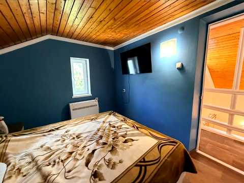 будинок за адресою с. Дніпрове, центральна, 3