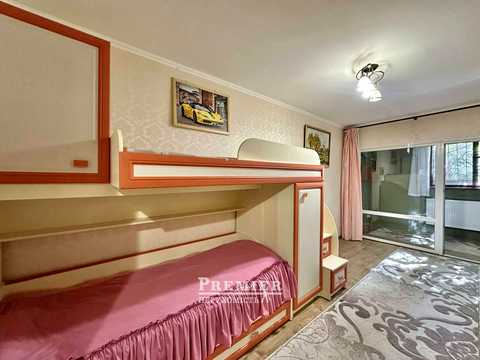 квартира за адресою Зоопаркова вул., 9