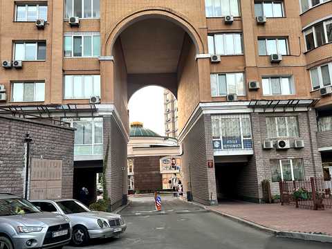 комерційна за адресою Володимира Івасюка просп. (Героїв Сталінграду), 8