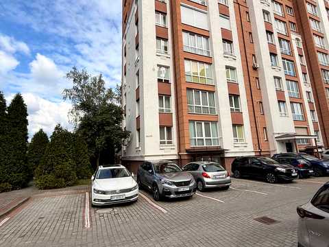 комерційна за адресою Двірська вул., 30