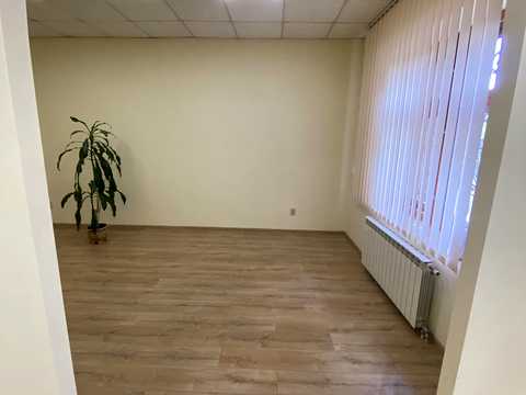 комерційна за адресою Шандора Петефі пл., 5