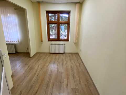 комерційна за адресою Шандора Петефі пл., 5