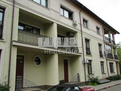 комерційна за адресою Редутна вул., 8