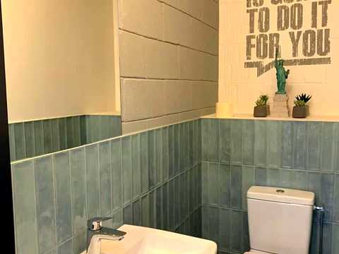 комерційна за адресою Джона Маккейна вул. (Івана Кудрі), 7