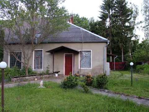 комерційна за адресою смт. Лугини, Армійська вул., 100