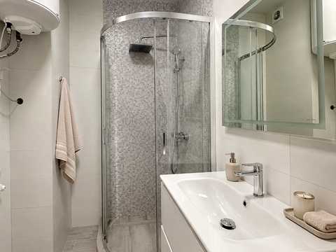 квартира за адресою Салютна вул., 2к21