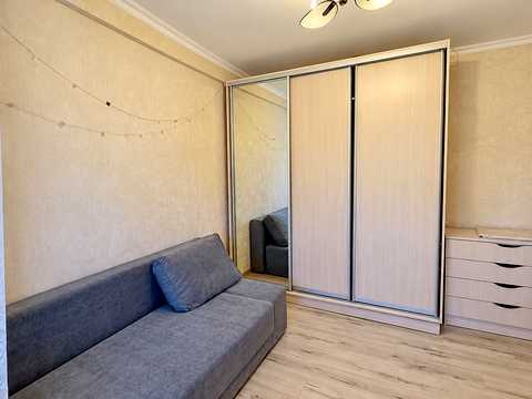 квартира за адресою Богатирська вул., 8