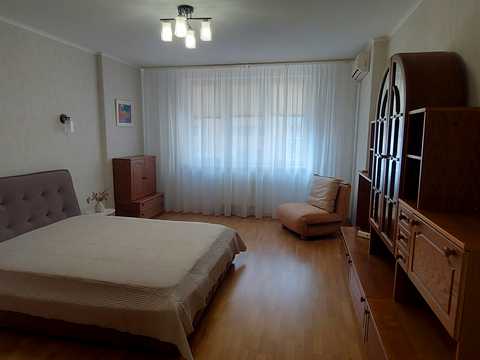 квартира за адресою Раїси Окіпної вул., 8