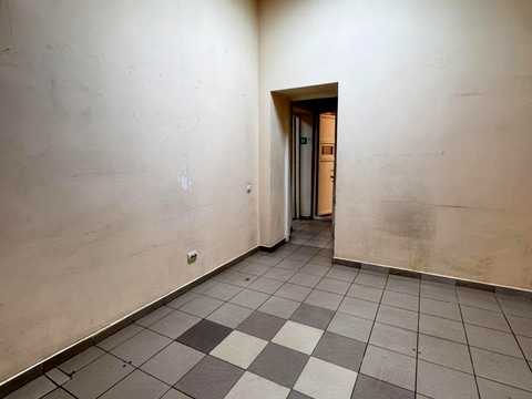 комерційна за адресою Русових вул., 8