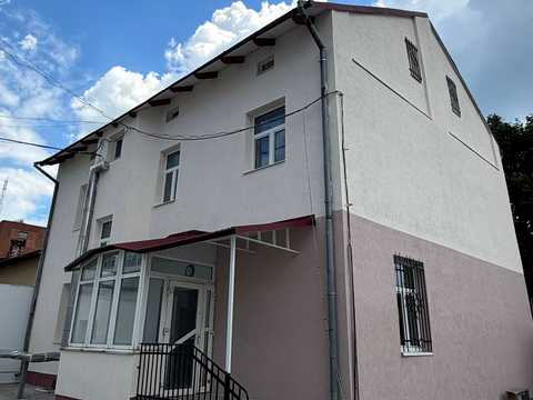 комерційна за адресою Євгена Лисика вул., 11