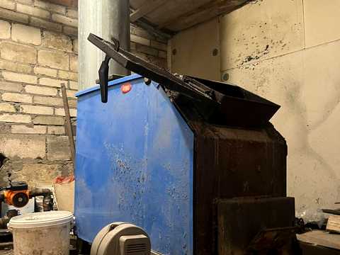 будинок за адресою с. Лука-Мелешківська, Польова