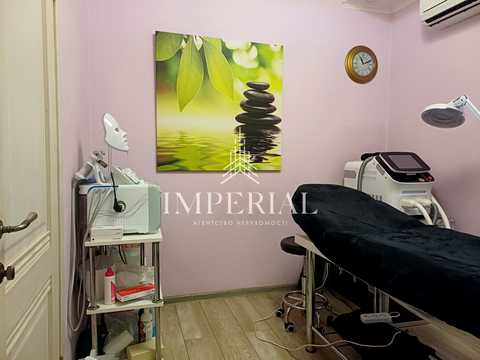 комерційна за адресою Введенська вул., 25