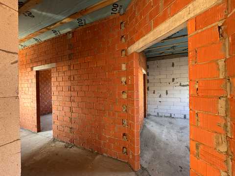 будинок за адресою Успішна, 28