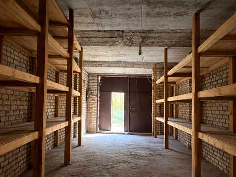 коммерческая по адресу Шкільна вул., 1