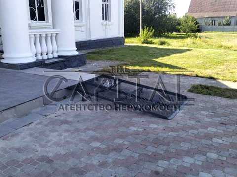 комерційна за адресою Київська вул., 23