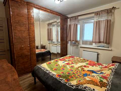квартира за адресою Захисників України вул., 5