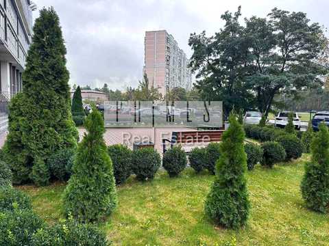 комерційна за адресою Дарницький бульв., 8-В